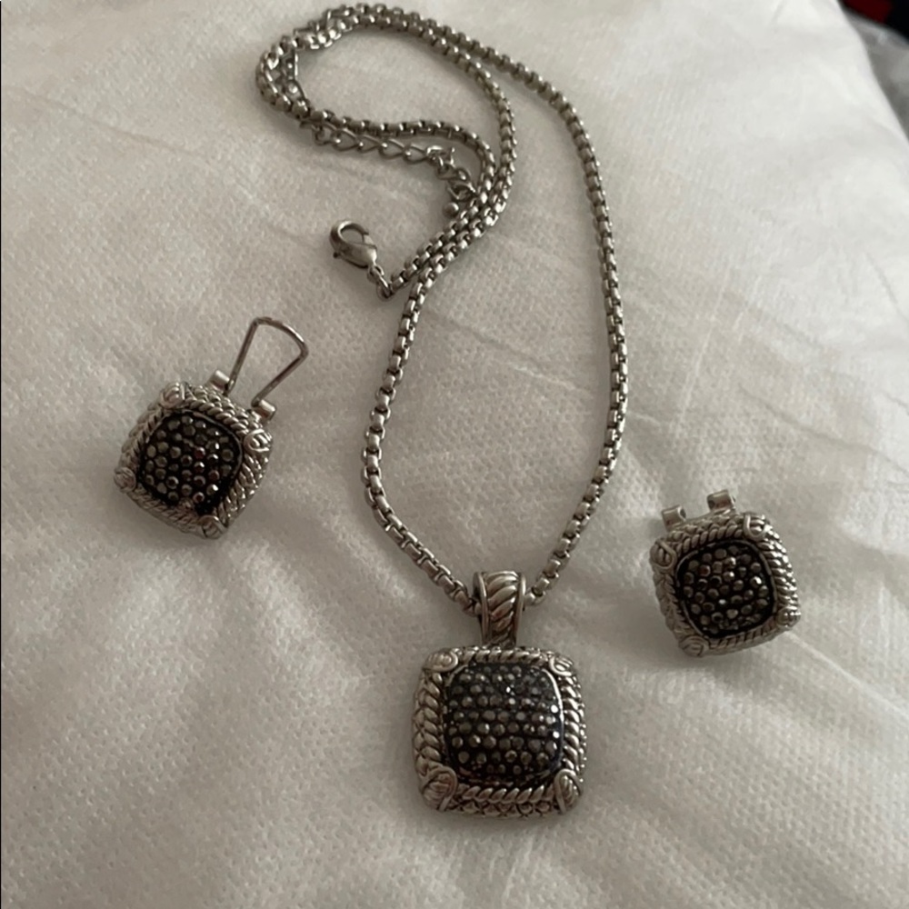 Necklace and earrings set